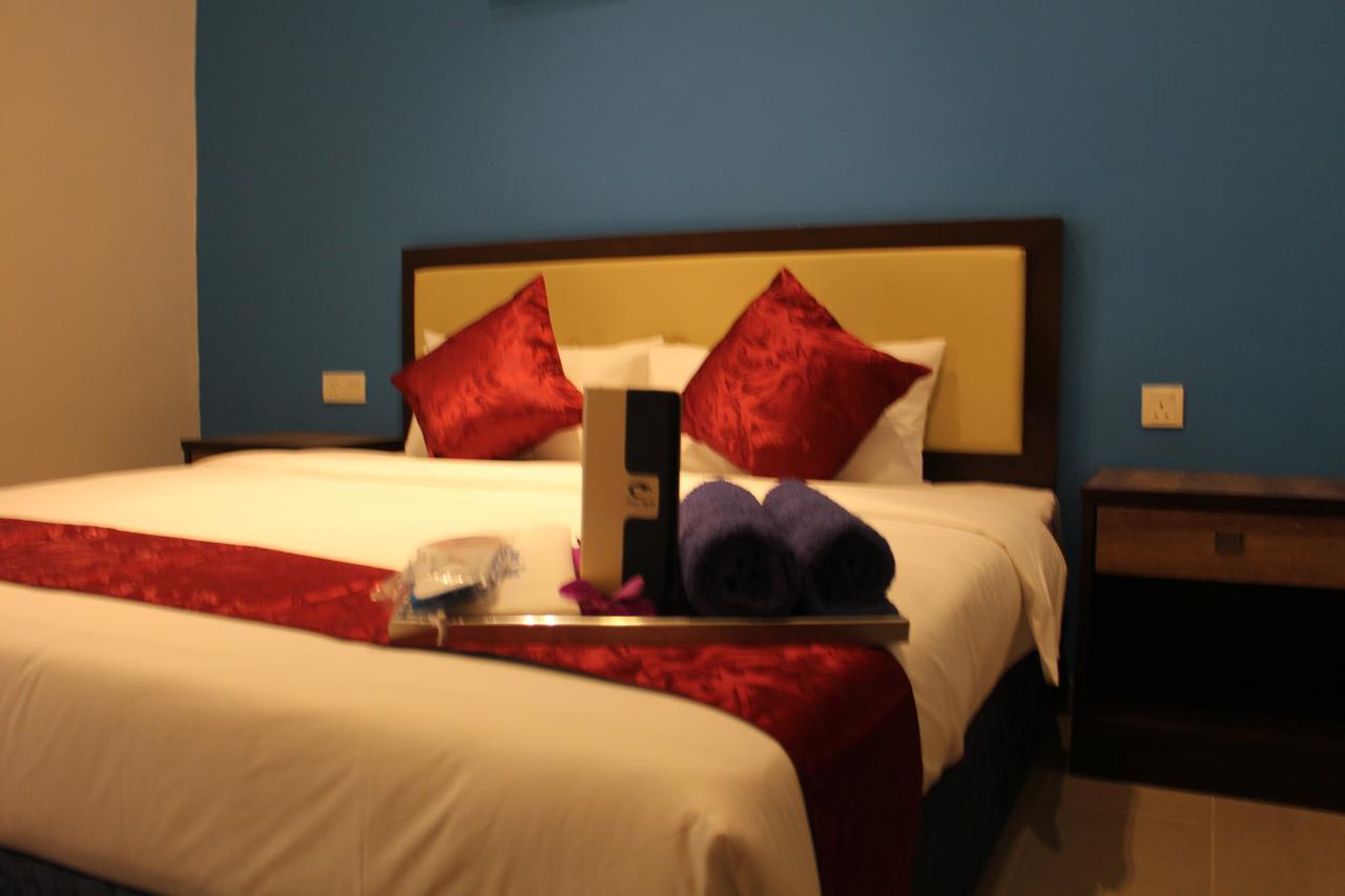 Royal Agate Beach Resort Pantai Cenang  Extérieur photo